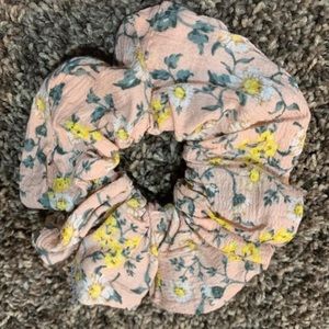 Floral oversized scrunchie